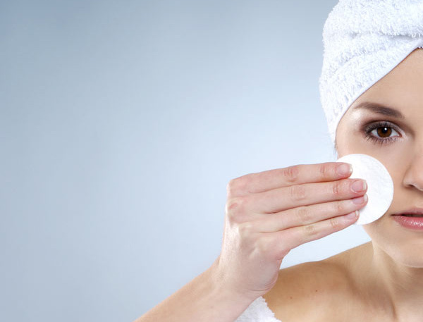 Managing Oily Skin Using Moisturizers